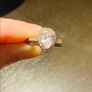 Rose gold teardrop ring set